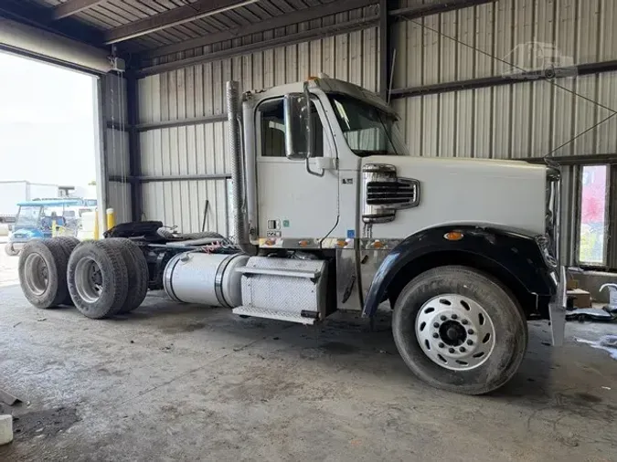 2015 FREIGHTLINER CORONADO 122 SD