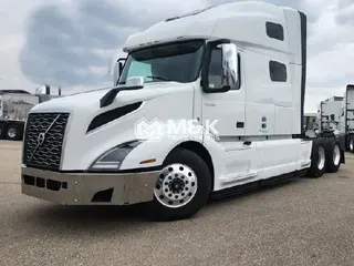 2022 VOLVO VNL64T760