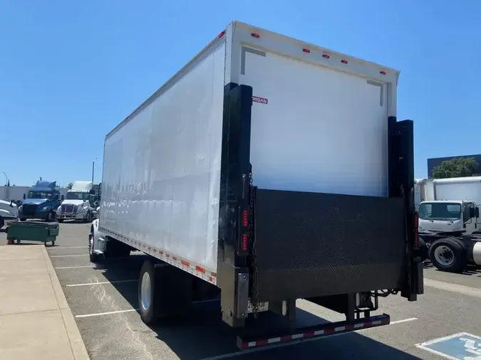 2018 FREIGHTLINER/MERCEDES M2 106