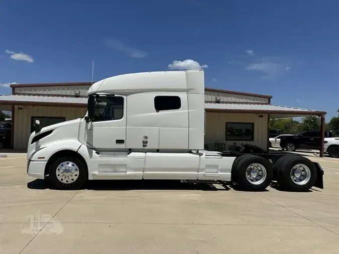 2020 VOLVO VNL64T740