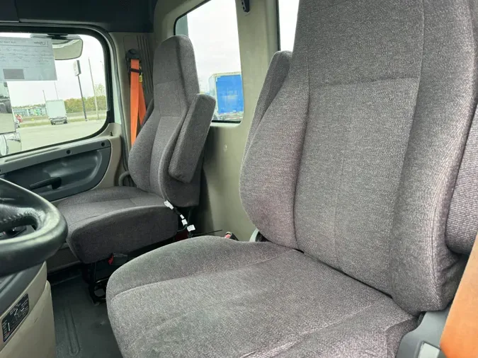 2018 FREIGHTLINER/MERCEDES CASCADIA 125