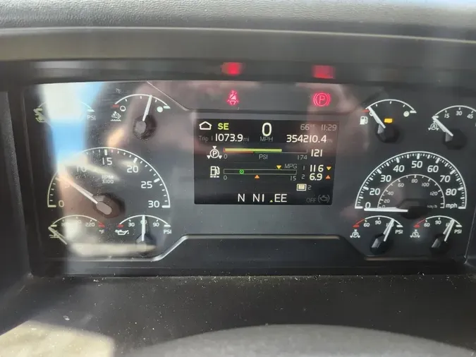 2024 VOLVO VNL64T860