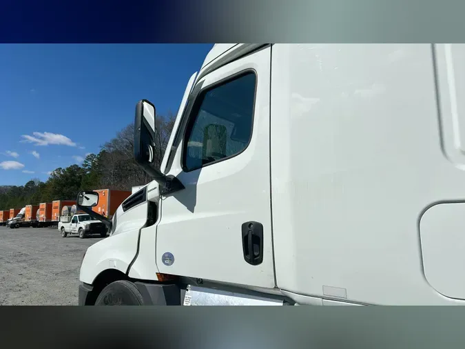 2022 Freightliner Cascadia 126