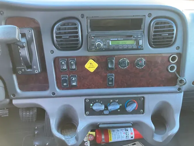 2017 FREIGHTLINER/MERCEDES M2 106