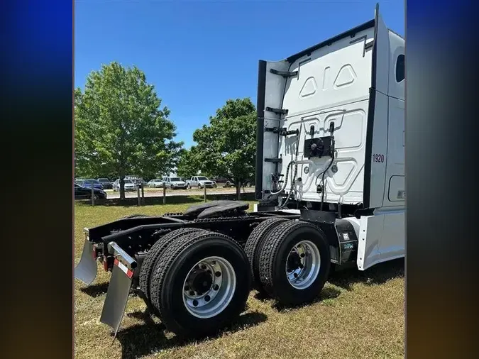 2020 FREIGHTLINER CA126
