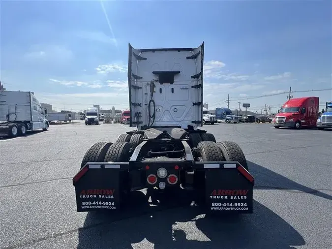 2019 FREIGHTLINER CASCADEVO1