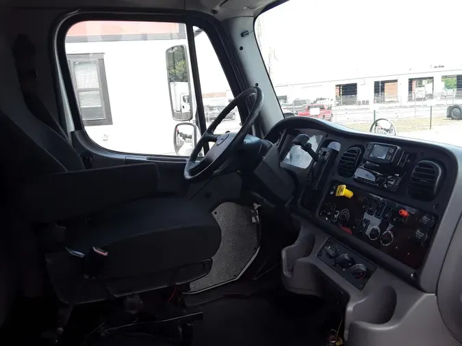 2018 FREIGHTLINER/MERCEDES M2 106