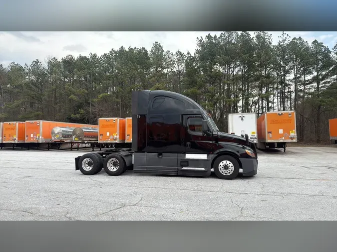 2021 Freightliner Cascadia 126