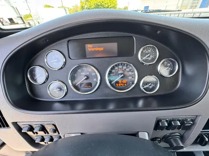 2021 Peterbilt 348