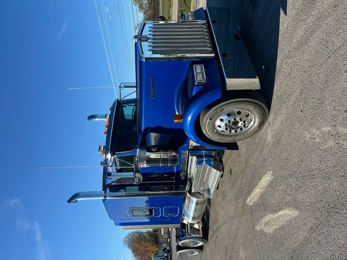 2025 Kenworth W900