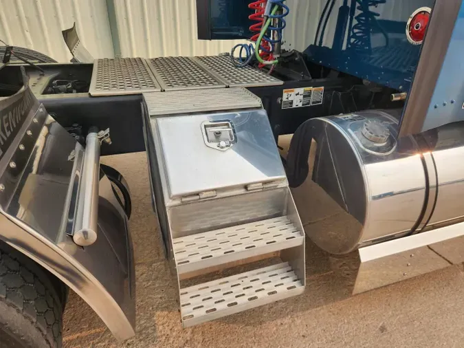2021 Kenworth W900L