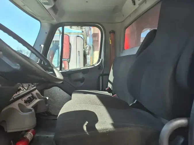 2017 FREIGHTLINER/MERCEDES M2 106