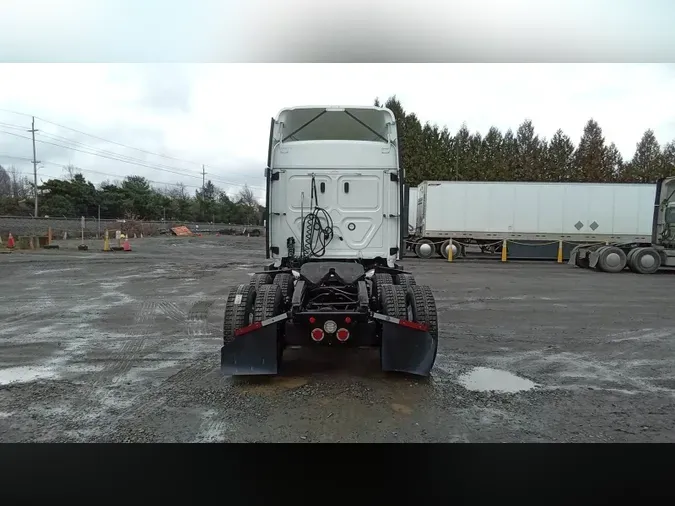 2021 Freightliner Cascadia 126