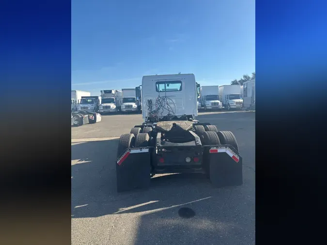 2019 VOLVO VNL64T-300