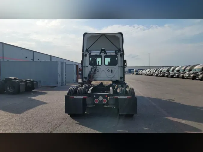 2019 Freightliner Cascadia 126