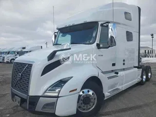 2020 VOLVO VNL760