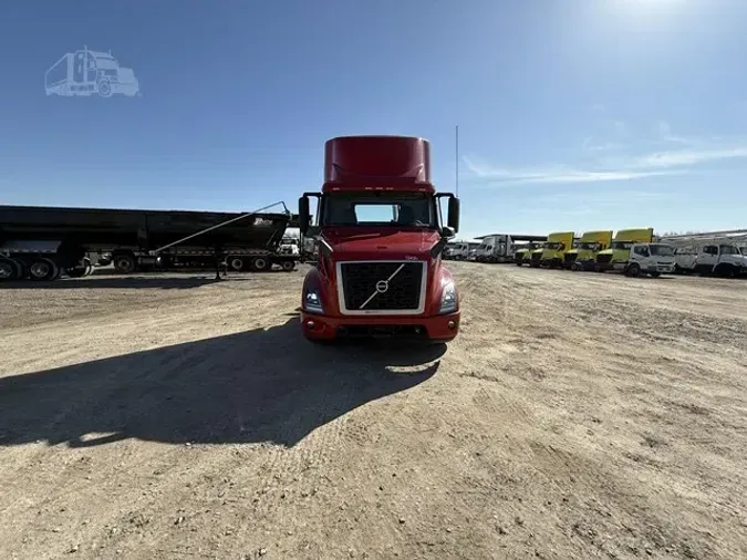 2020 VOLVO VNR64T300