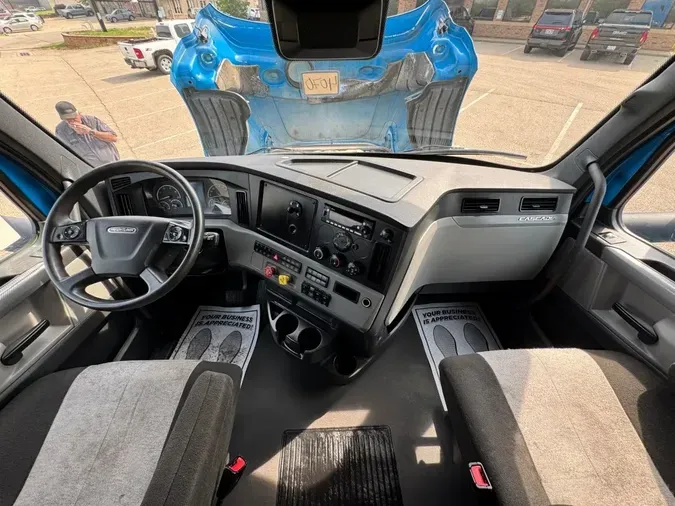 2022 FREIGHTLINER Cascadia 126
