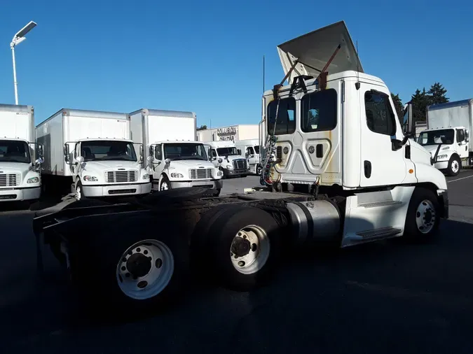 2016 FREIGHTLINER/MERCEDES CASCADIA 125