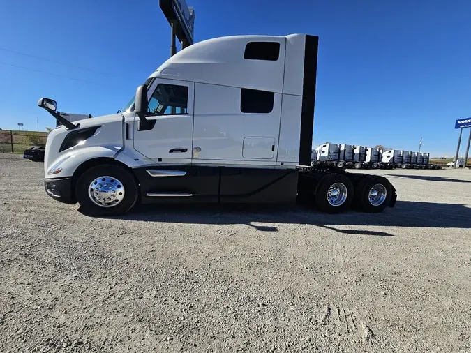 2026 VOLVO VNL64T860