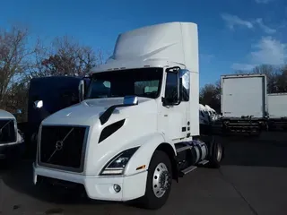 2019 VOLVO VNR42T 300