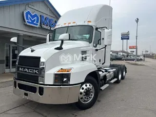 2022 MACK AN64T