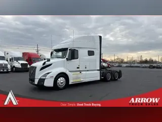 2021 VOLVO VNL740