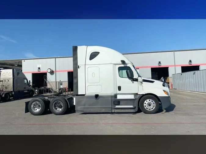 2022 Freightliner Cascadia 126