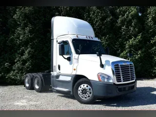2017 Freightliner Corp. CASCADIA