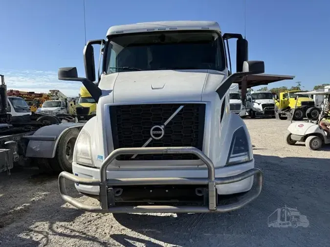 2018 VOLVO VNR64T640