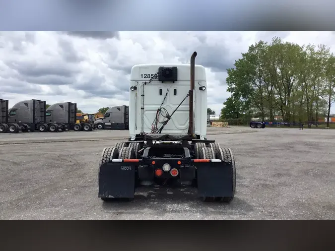 2021 Freightliner Cascadia 126