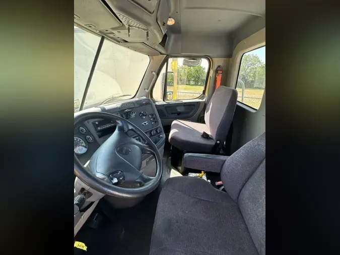 2018 FREIGHTLINER CASCADIA 113