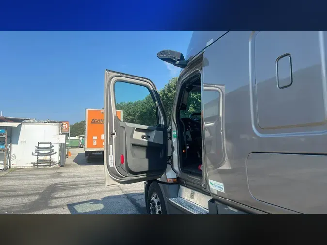 2022 Freightliner Cascadia 126