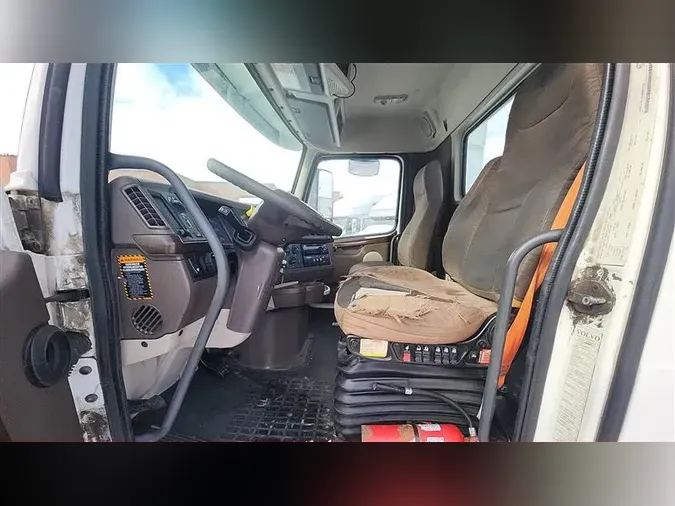 2018 VOLVO VNL300