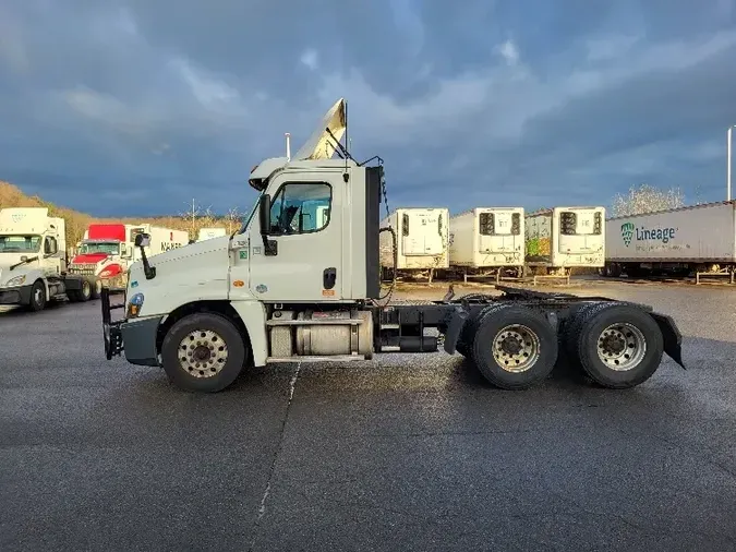 2018 Freightliner X12564ST