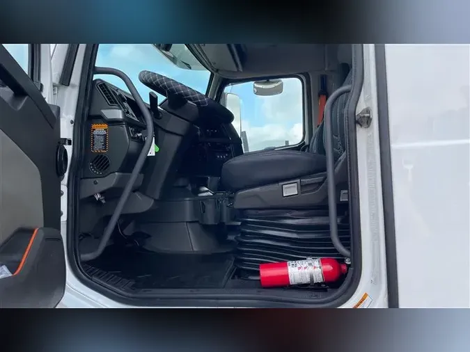 2020 VOLVO VNL760
