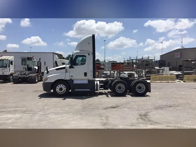 2019 Freightliner Cascadia 126