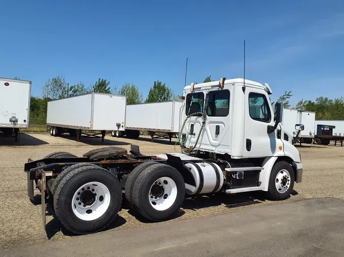 2017 FREIGHTLINER/MERCEDES CASCADIA 113