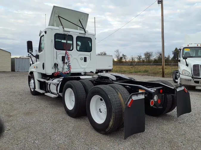 2016 FREIGHTLINER/MERCEDES CASCADIA 125