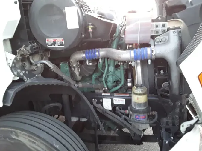 2020 VOLVO VNR64T-640