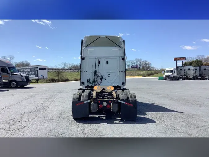 2021 Freightliner Cascadia 126
