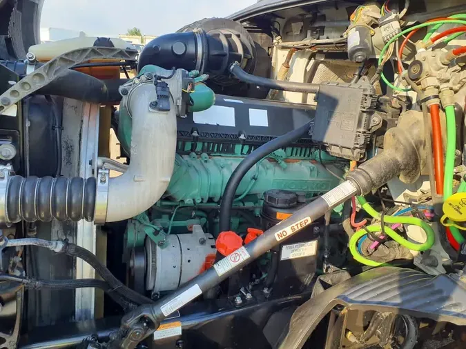 2020 VOLVO VNR62T640