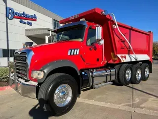 2019 MACK GR64F
