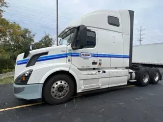 2018 VOLVO VNL64670