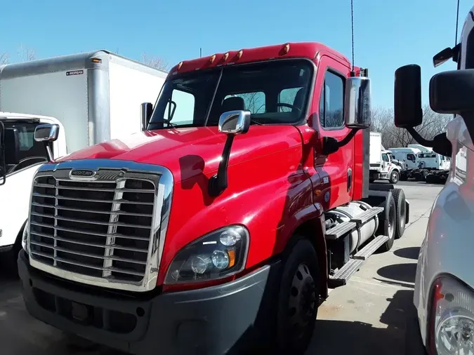 2019 FREIGHTLINER/MERCEDES CASCADIA 125f0277748d3f2e34f08afc2c633b56bb9