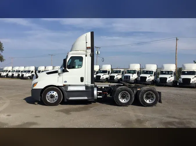 2020 Freightliner Cascadia 126f028ee6af0960f14253f2c3d7fb5224b