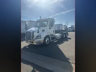 2016 FREIGHTLINER/MERCEDES CASCADIA 113