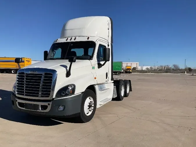 2018 Freightliner X12564ST