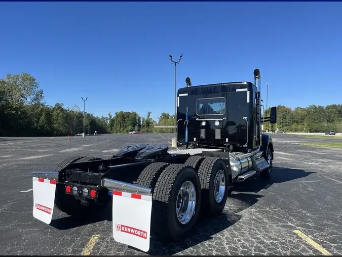 2025 Kenworth T880