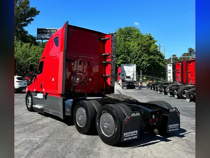 2020 Freightliner Cascadia 126